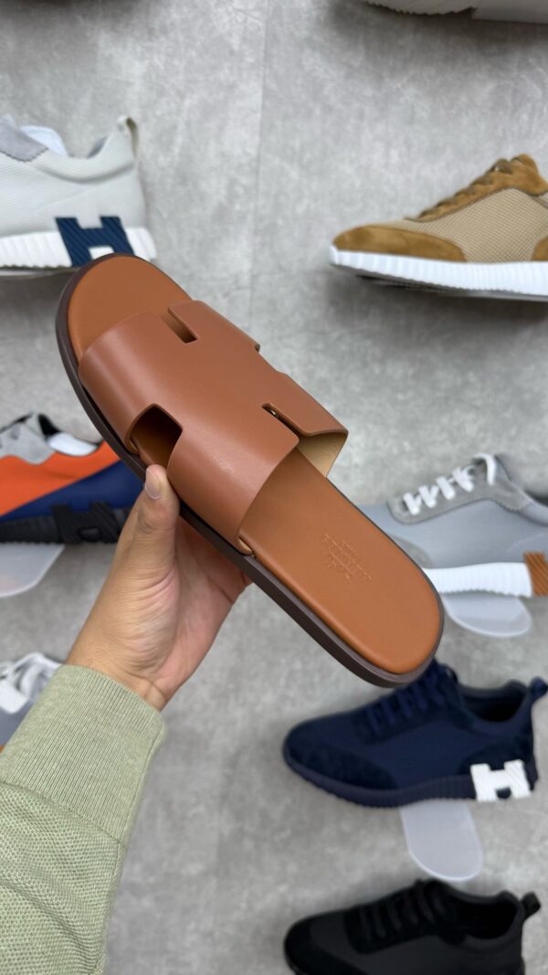 Hermes Slippers Bruin