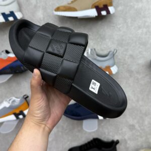 Louis Vuitton Zwart Slippers