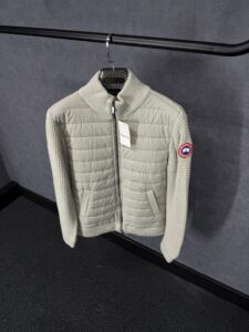 Canada Goose Cardigan Beige, Rode Logo