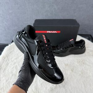 Prada Cups Black on Black Glimmend