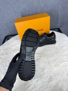 Louis Vuitton Black on Black Sneakers Monogram - Afbeelding 6