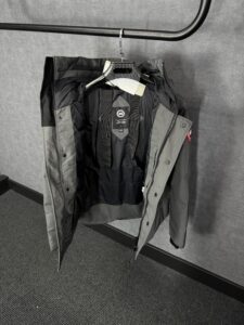 Canada Goose Mac Millan Grey, Red Logo High Quality - Afbeelding 4