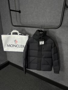 Moncler Madera Black High Quality