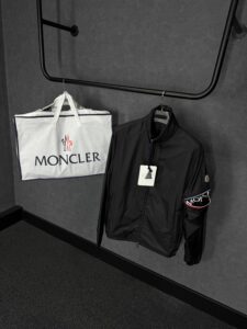 Moncler Windbreker Rits Arm Zwart