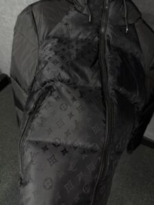Louis Vuitton Monogram Accent Pillow Puffer Jacket Black High Quality - Afbeelding 9