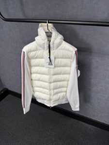 Moncler Cardigan Wit, NFC LOGO