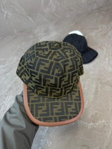 Fendi Bruine Pet - Afbeelding 3