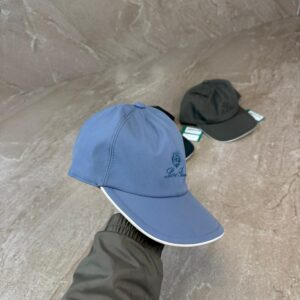 Loro Piana Pet Licht Blauw