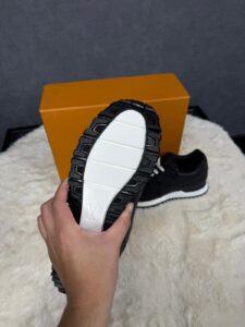 Louis Vuitton Leather Black White Sneakers - Afbeelding 5