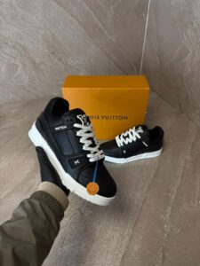Louis Vuitton Trainer Black White