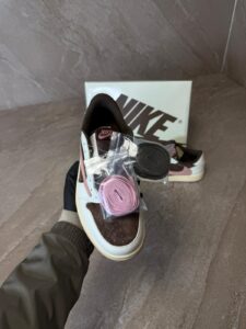 Nike Air Jordan 1 Low Travis Mocha - Afbeelding 3
