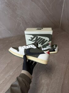 Nike Air Jordan 1 Low Travis Scott Medium Olive - Afbeelding 3